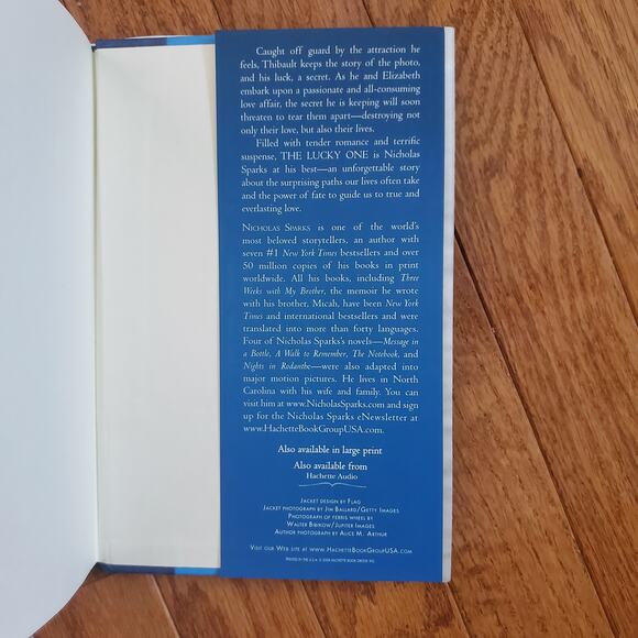 The Lucky One Book By Nicholas Sparks - Picture 3 of 3